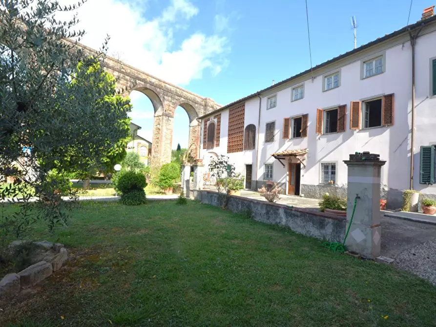 Immagine 2 di Casa bifamiliare in vendita  a Capannori