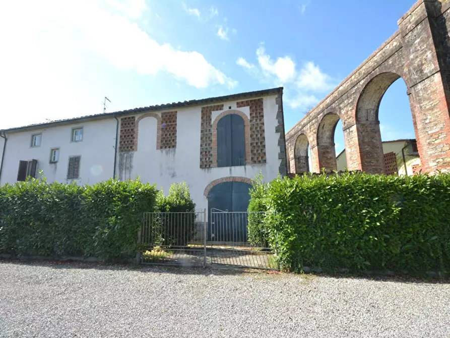 Immagine 20 di Casa bifamiliare in vendita  a Capannori