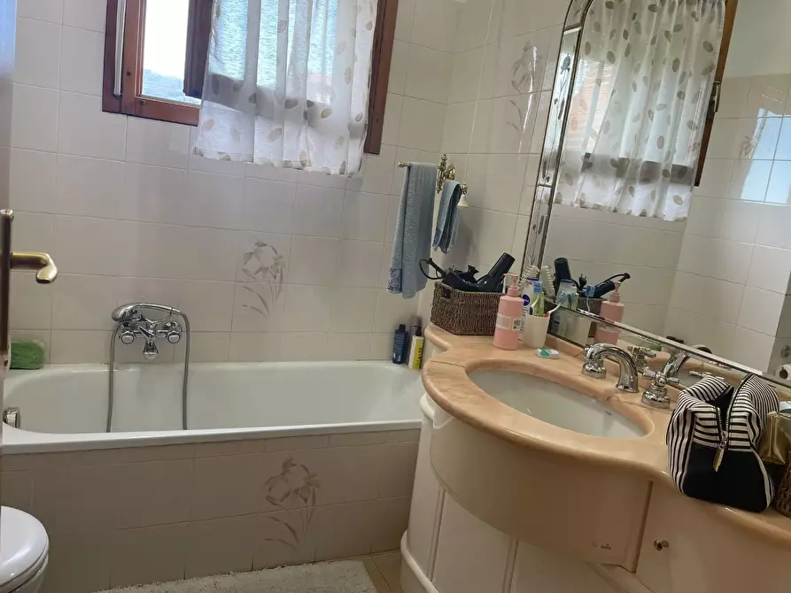 Immagine 28 di Appartamento in vendita  a Pietrasanta