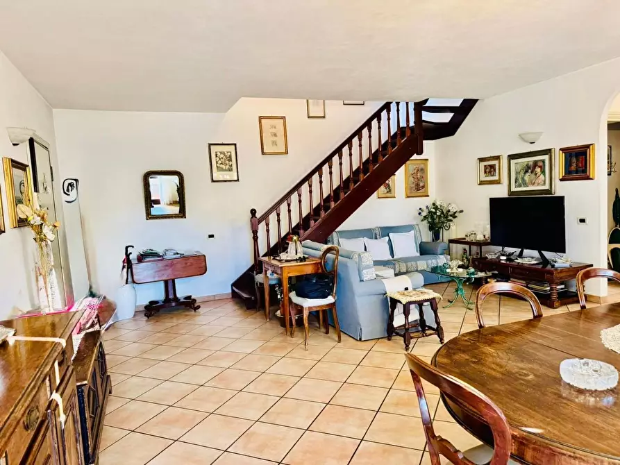 Immagine 2 di Appartamento in vendita  a Carrara