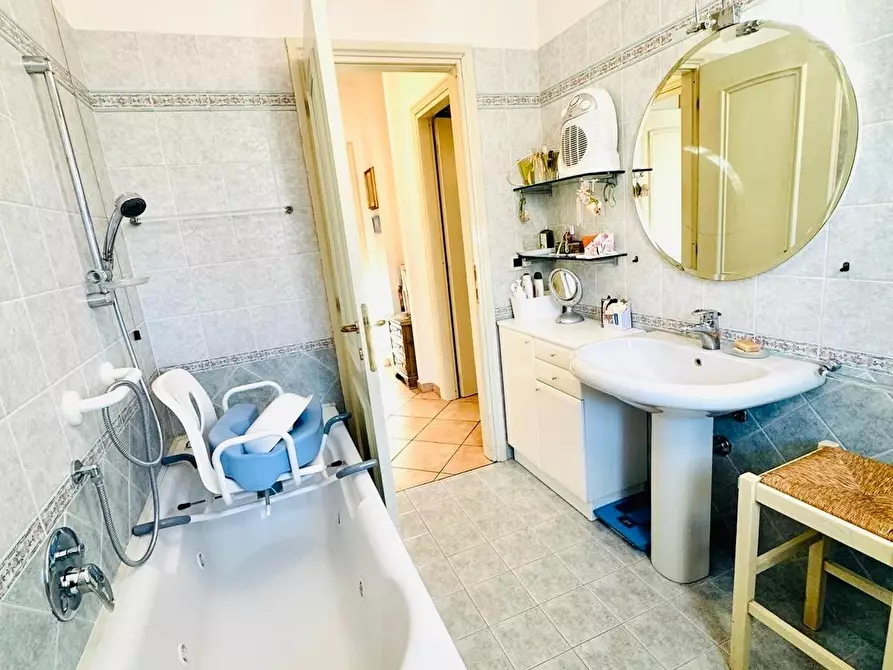 Immagine 10 di Appartamento in vendita  a Carrara