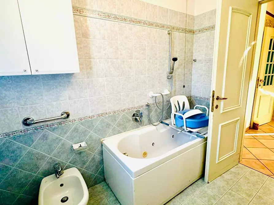 Immagine 13 di Appartamento in vendita  a Carrara