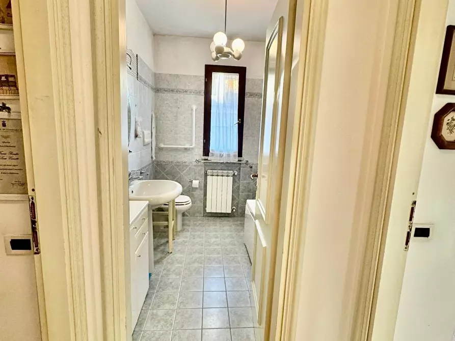 Immagine 9 di Appartamento in vendita  a Carrara