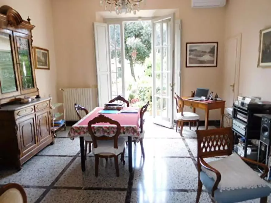 Immagine 4 di Villa in vendita  a Pisa