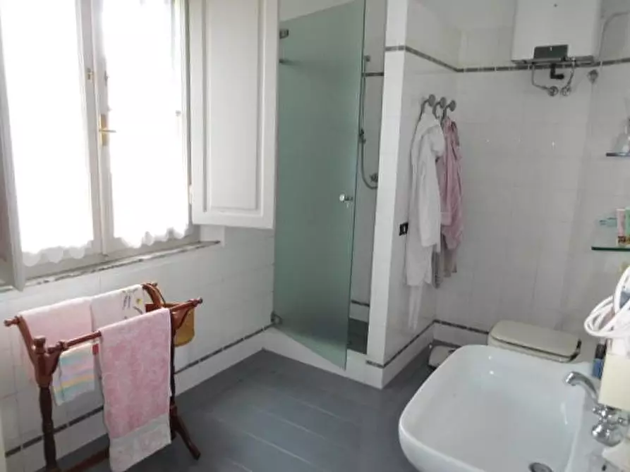 Immagine 18 di Villa in vendita  a Pisa