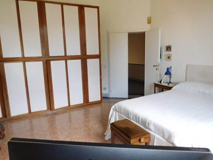 Immagine 14 di Villa in vendita  a Pisa