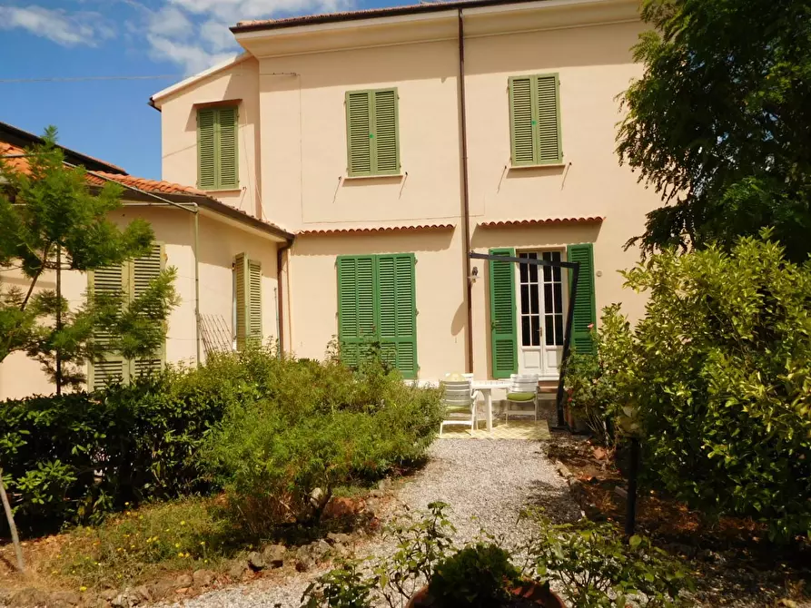 Immagine 1 di Villa in vendita  a Pisa