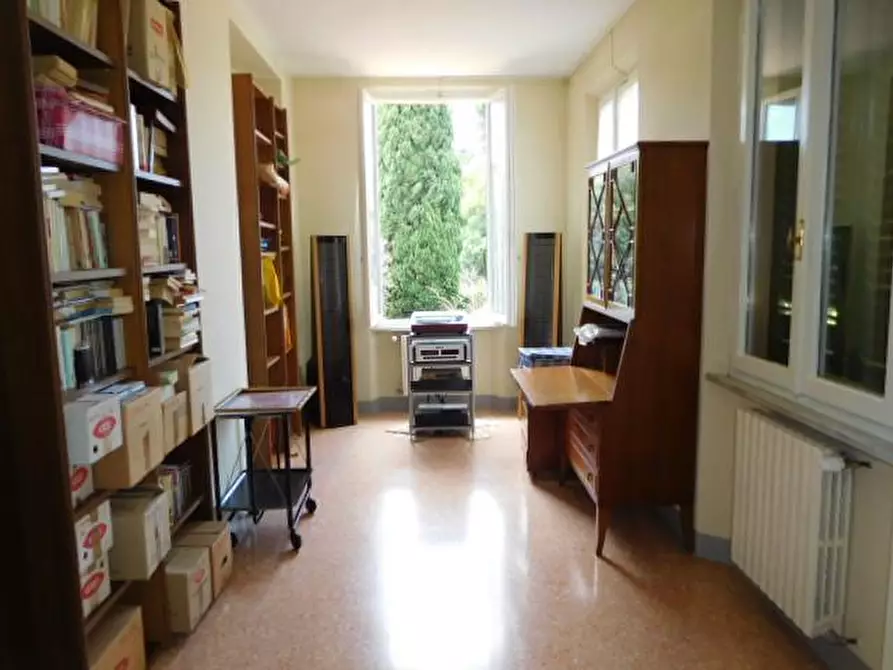 Immagine 11 di Villa in vendita  a Pisa