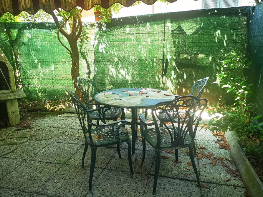 Immagine 5 di Appartamento in vendita  a Massa