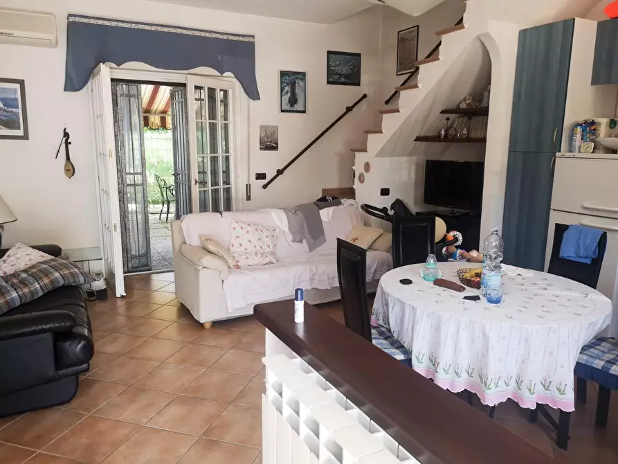 Immagine 2 di Appartamento in vendita  a Massa