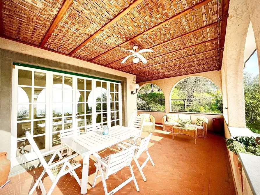 Immagine 11 di Villa in vendita  a Massarosa