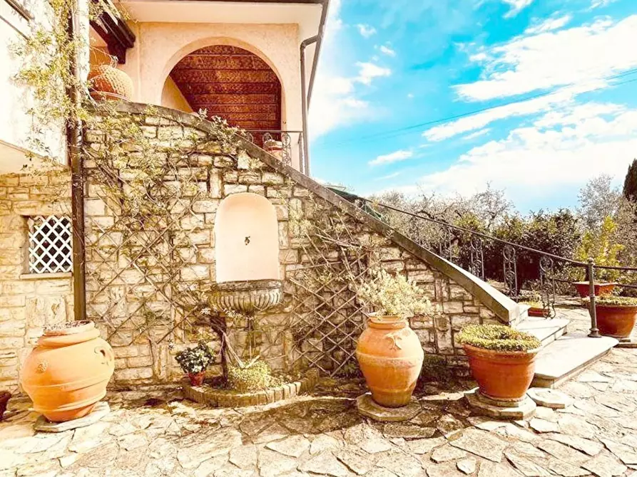 Immagine 6 di Villa in vendita  a Massarosa