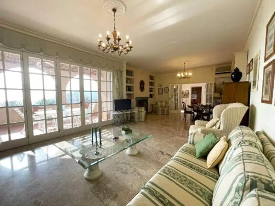 Immagine 7 di Villa in vendita  a Massarosa