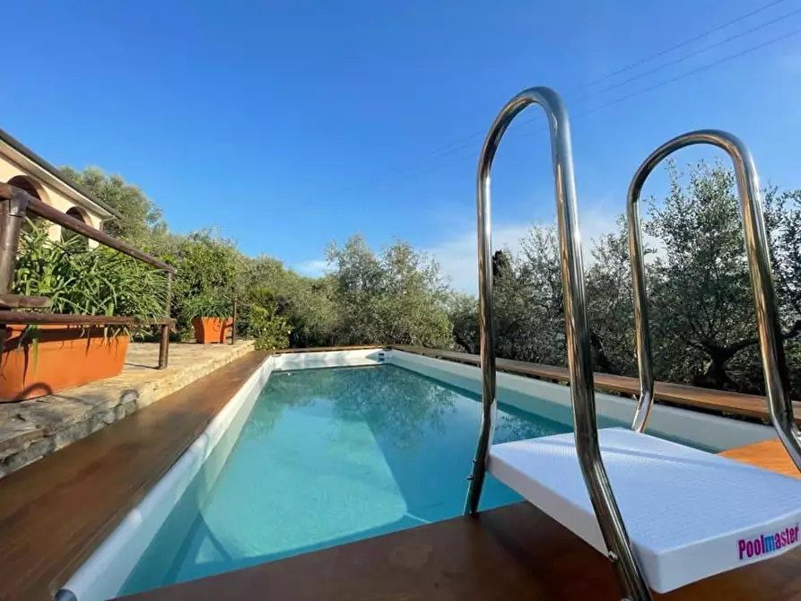 Immagine 3 di Villa in vendita  a Massarosa