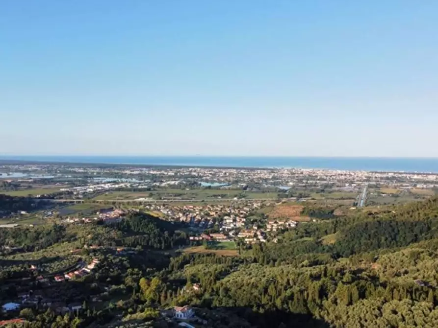 Immagine 1 di Villa in vendita  a Massarosa