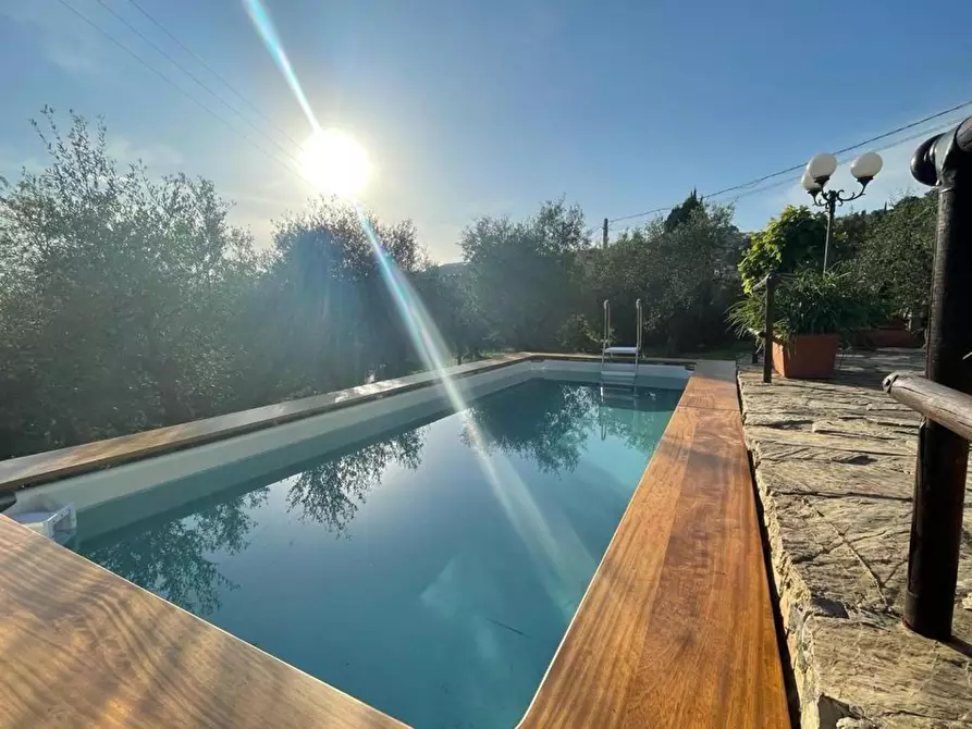 Immagine 2 di Villa in vendita  a Massarosa