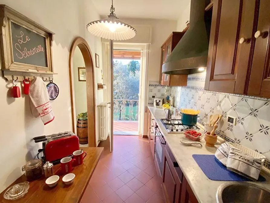 Immagine 17 di Villa in vendita  a Massarosa