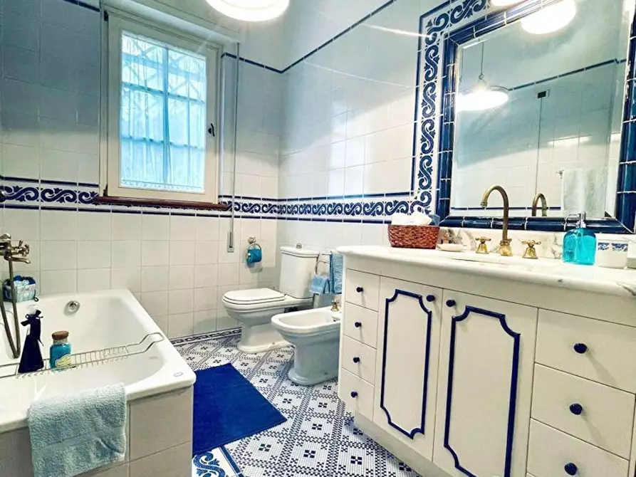 Immagine 35 di Villa in vendita  a Massarosa