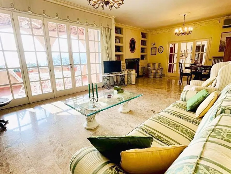 Immagine 8 di Villa in vendita  a Massarosa