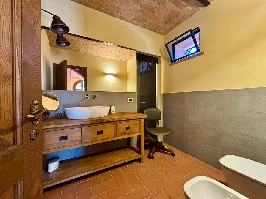 Immagine 47 di Casa colonica in vendita  a Fauglia