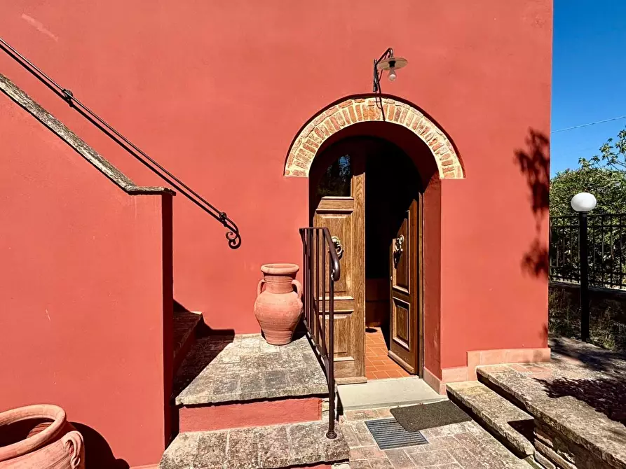 Immagine 10 di Casa colonica in vendita  a Fauglia