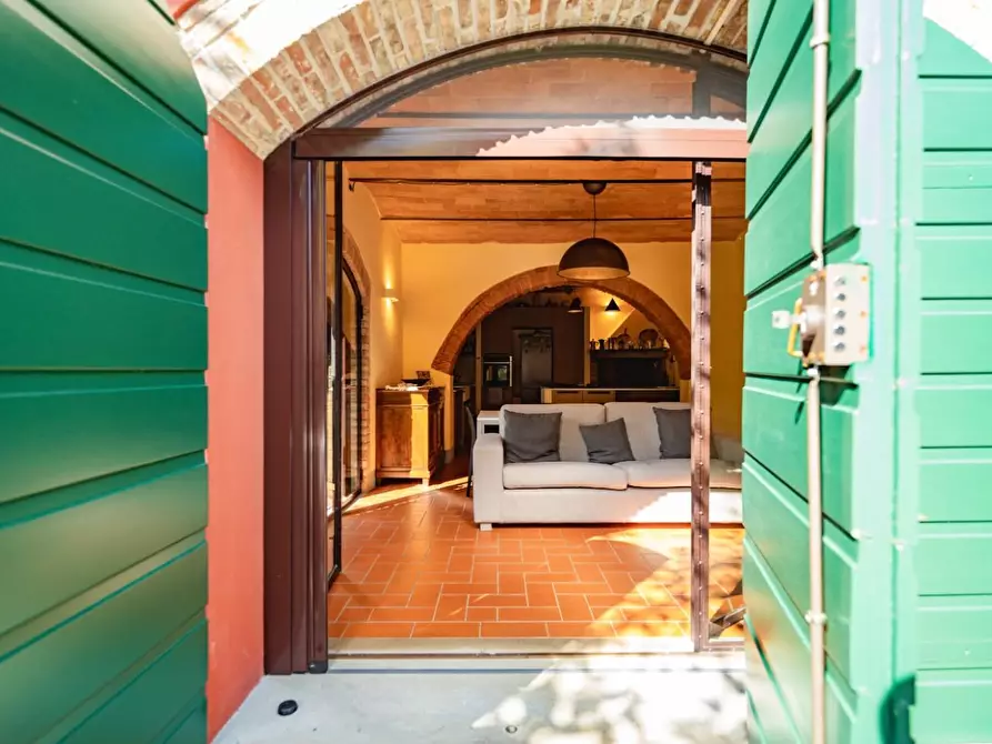 Immagine 27 di Casa colonica in vendita  a Fauglia
