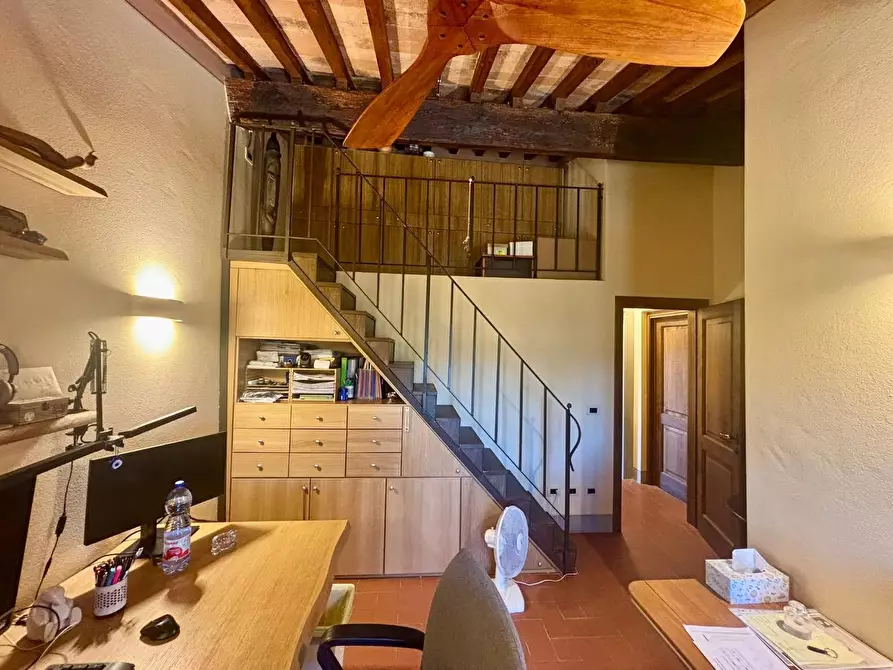 Immagine 40 di Casa colonica in vendita  a Fauglia