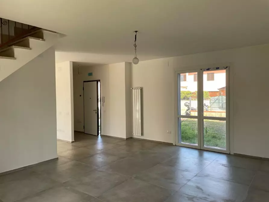 Immagine 1 di Villetta a schiera in vendita  a Crespina Lorenzana