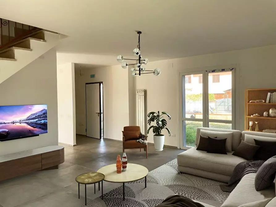 Immagine 2 di Villetta a schiera in vendita  a Crespina Lorenzana