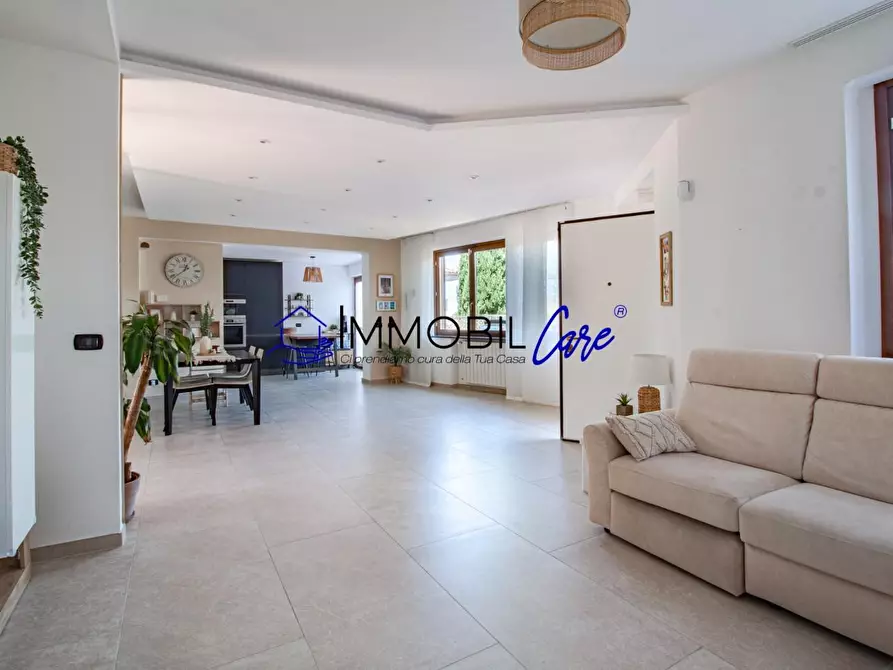 Immagine 9 di Appartamento in vendita  a Livorno