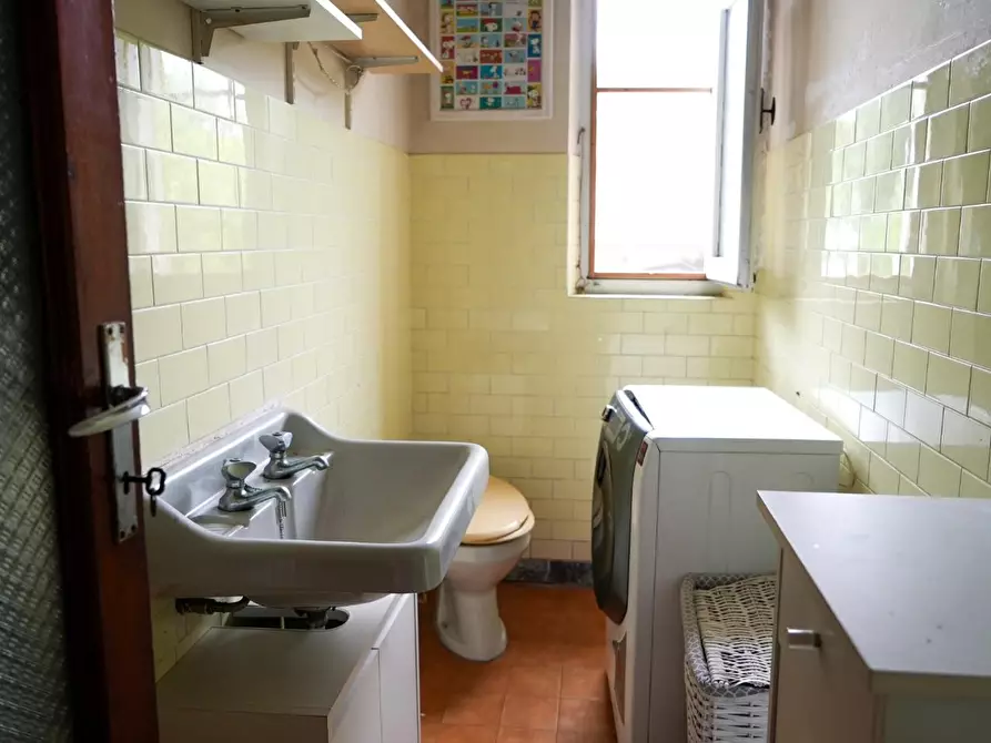 Immagine 27 di Villa in vendita  a Massa