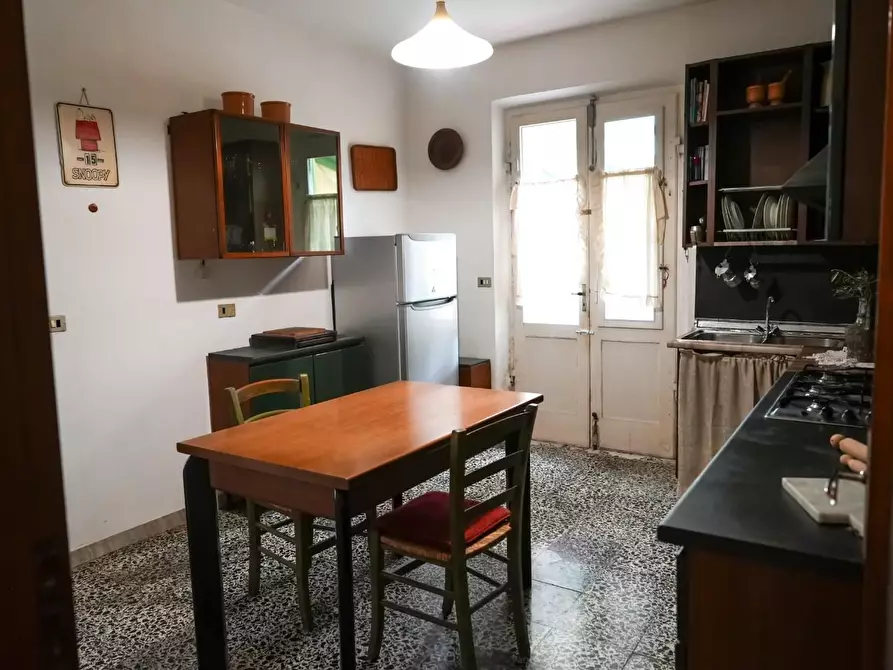 Immagine 10 di Villa in vendita  a Massa