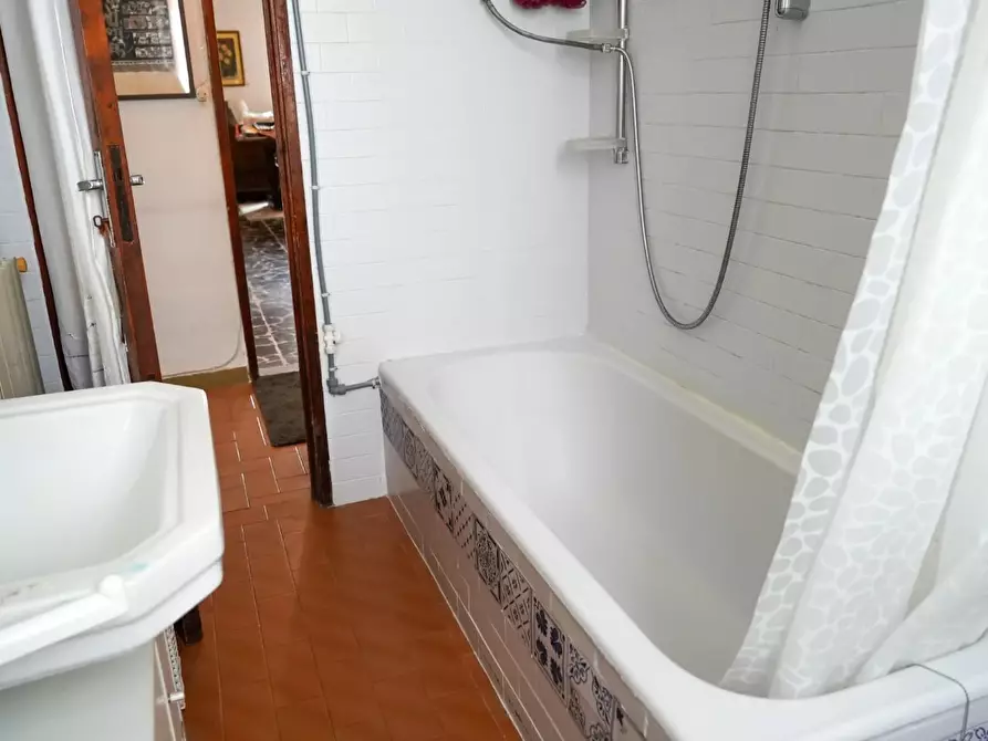 Immagine 29 di Villa in vendita  a Massa