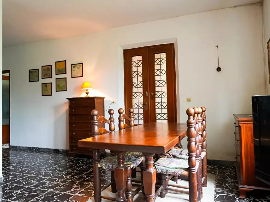Immagine 8 di Villa in vendita  a Massa