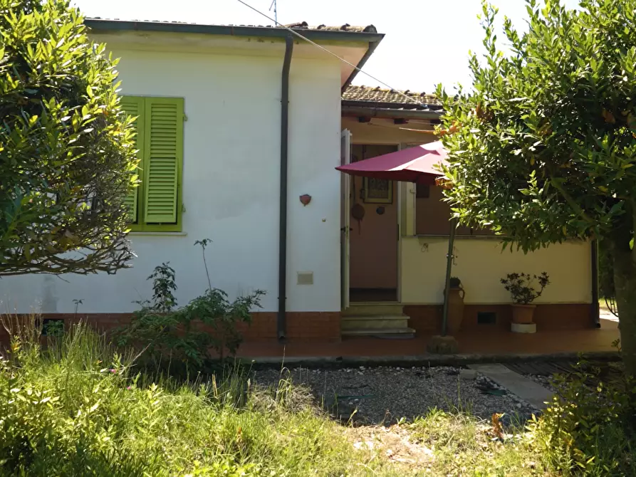 Immagine 35 di Villa in vendita  a Massa