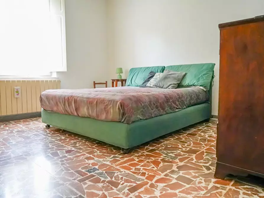 Immagine 18 di Villa in vendita  a Massa