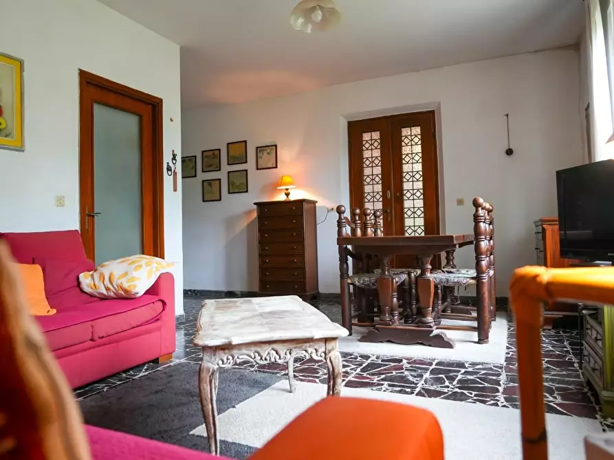 Immagine 7 di Villa in vendita  a Massa