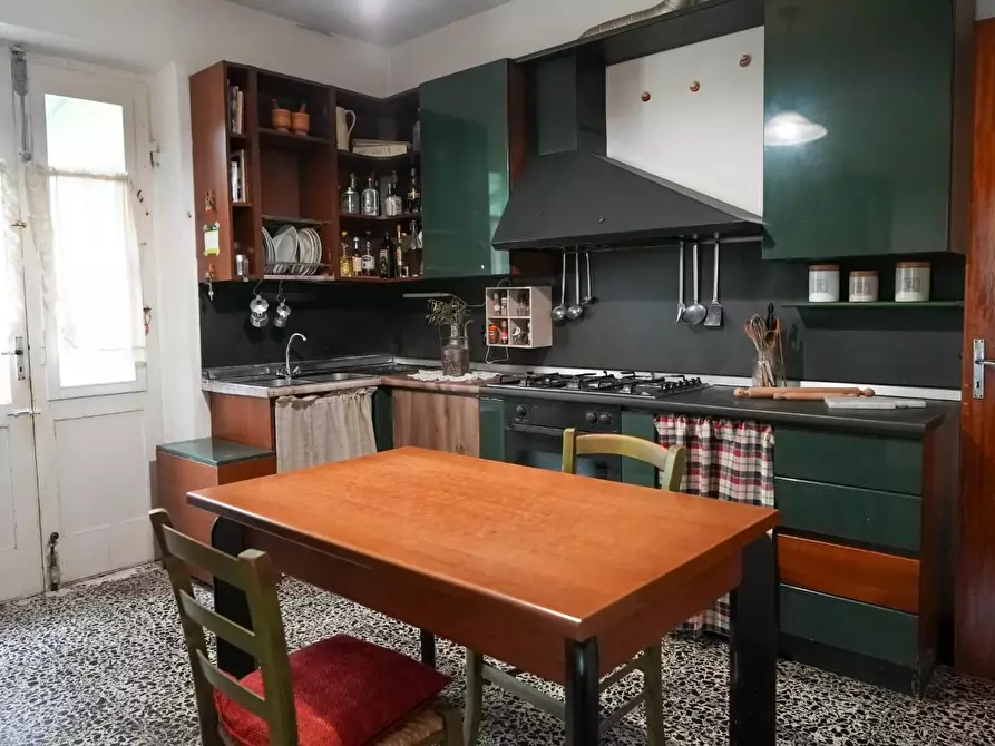 Immagine 11 di Villa in vendita  a Massa