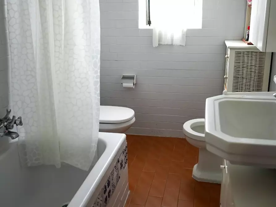 Immagine 30 di Villa in vendita  a Massa