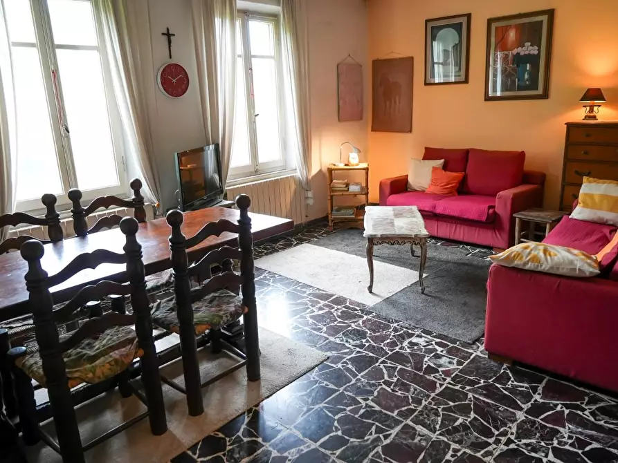 Immagine 2 di Villa in vendita  a Massa