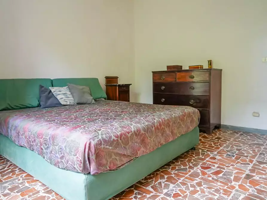 Immagine 19 di Villa in vendita  a Massa