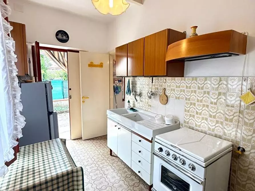 Immagine 18 di Casa indipendente in vendita  a Massa