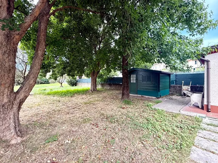 Immagine 8 di Casa indipendente in vendita  a Massa