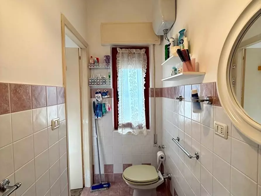 Immagine 21 di Casa indipendente in vendita  a Massa