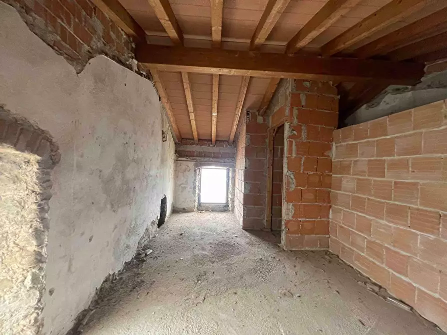 Immagine 12 di Casa bifamiliare in vendita  a Castelnuovo Magra