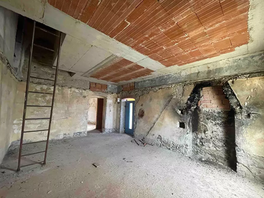 Immagine 8 di Casa bifamiliare in vendita  a Castelnuovo Magra