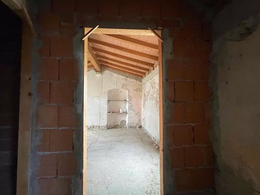 Immagine 10 di Casa bifamiliare in vendita  a Castelnuovo Magra