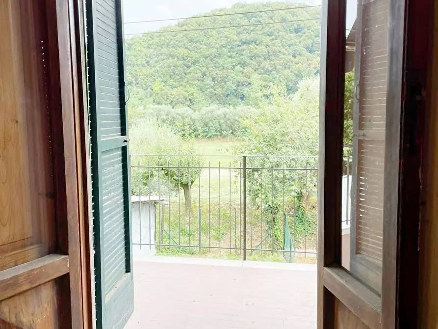 Immagine 11 di Appartamento in vendita  a Lucca