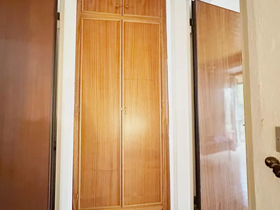 Immagine 15 di Appartamento in vendita  a Lucca