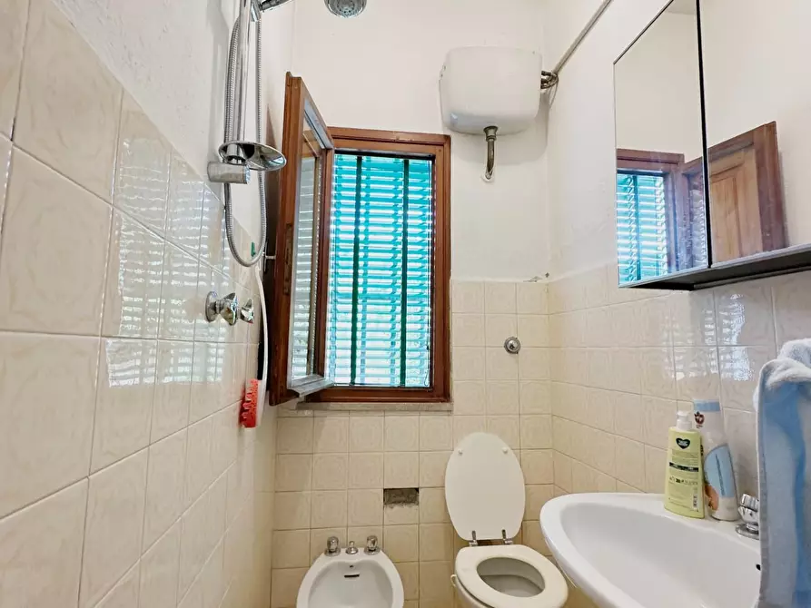 Immagine 18 di Appartamento in vendita  a Lucca